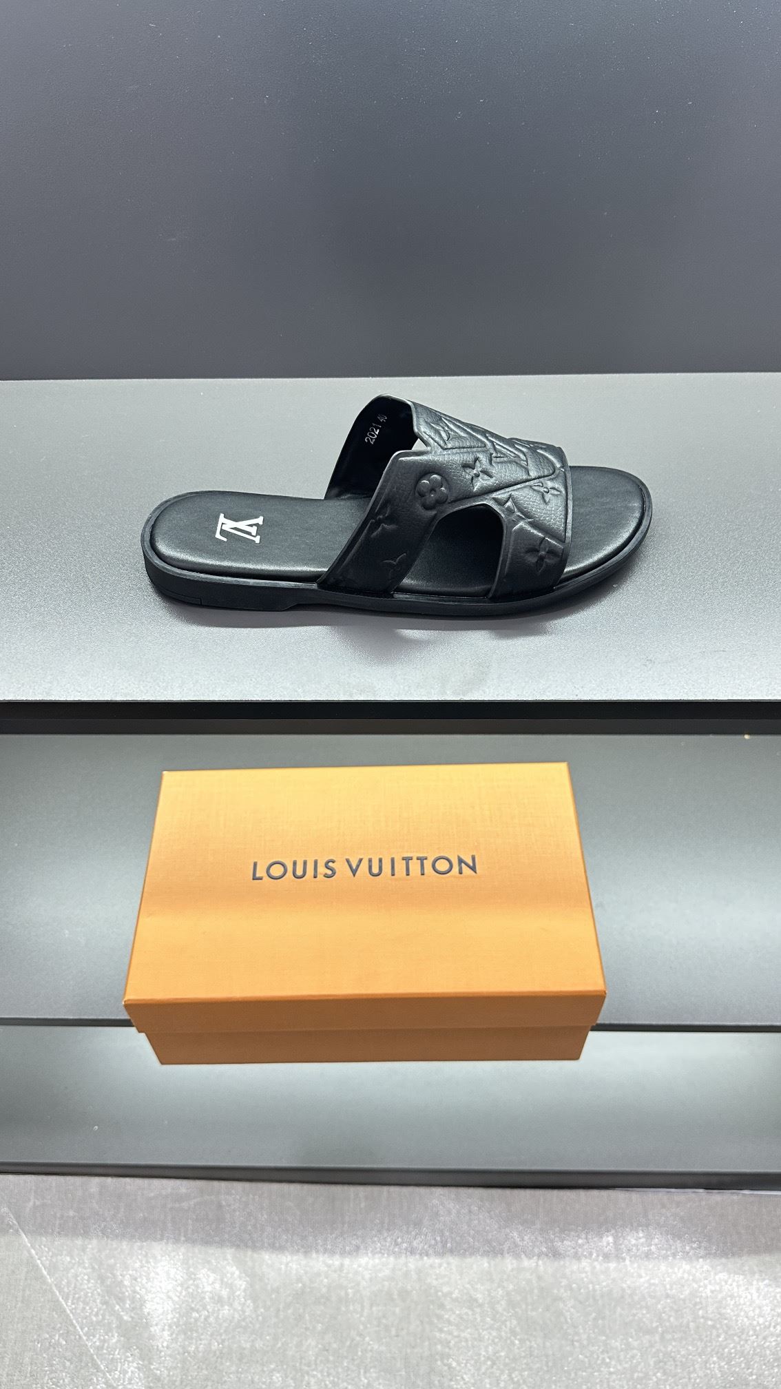 Louis Vuitton Slippers